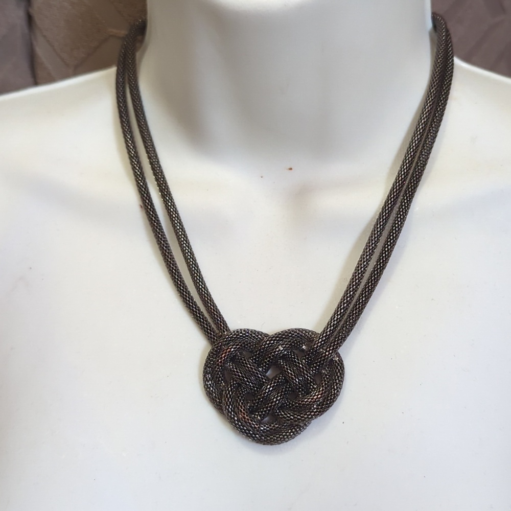 VINTAGE LOVE KNOT NECKLACE BLACK RHODIUM PLATED